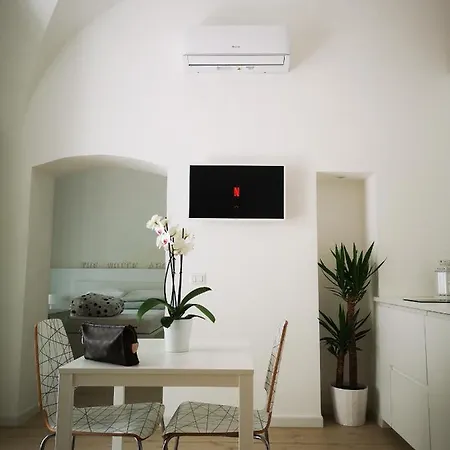 The White Arch Apartment Bari