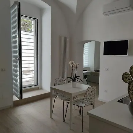 The White Arch Apartment Bari